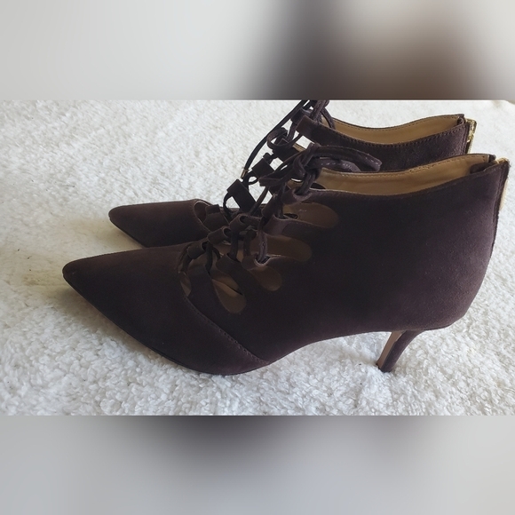 Adrienne Vittadini Fealy Women US 7.5 M Brown 90s Bootie Pump Heel‎ Suede - Picture 7 of 14